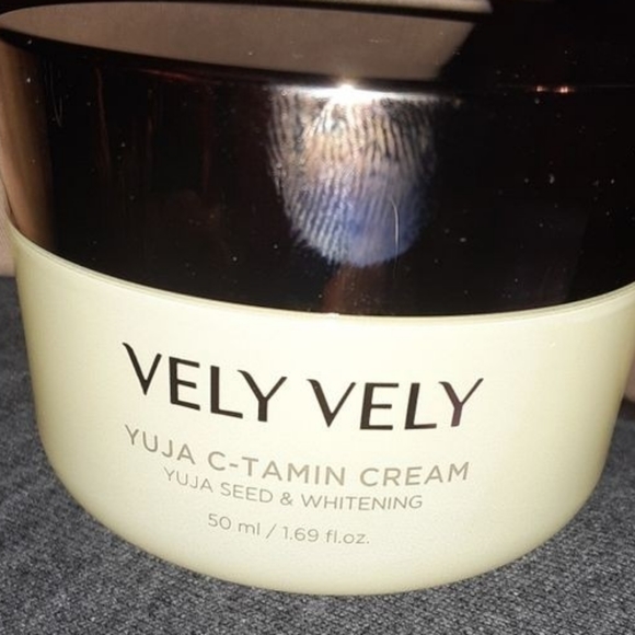 Vely Vely Yuga C-Tamin Cream - Picture 3 of 4